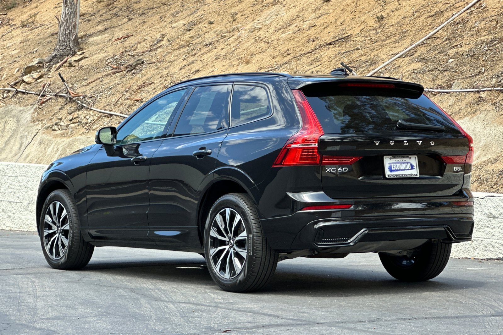 Certified 2025 Volvo XC60 B5 Core AWD/4WD image 7