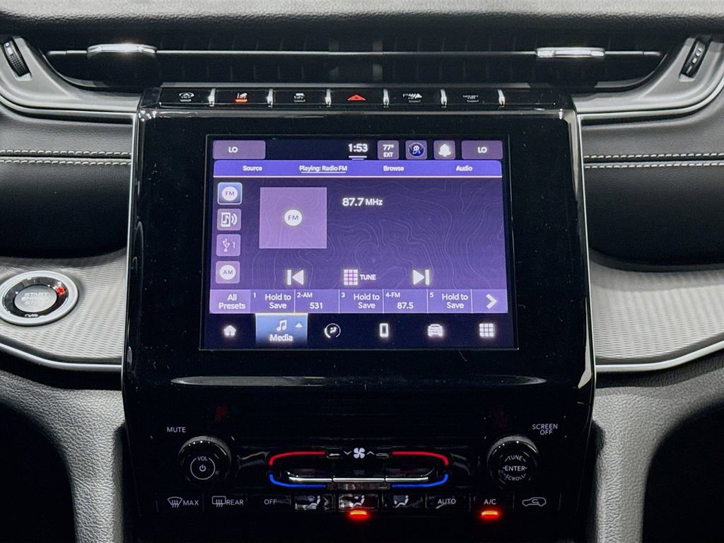 New 2025 Jeep Grand Cherokee L Laredo image 25