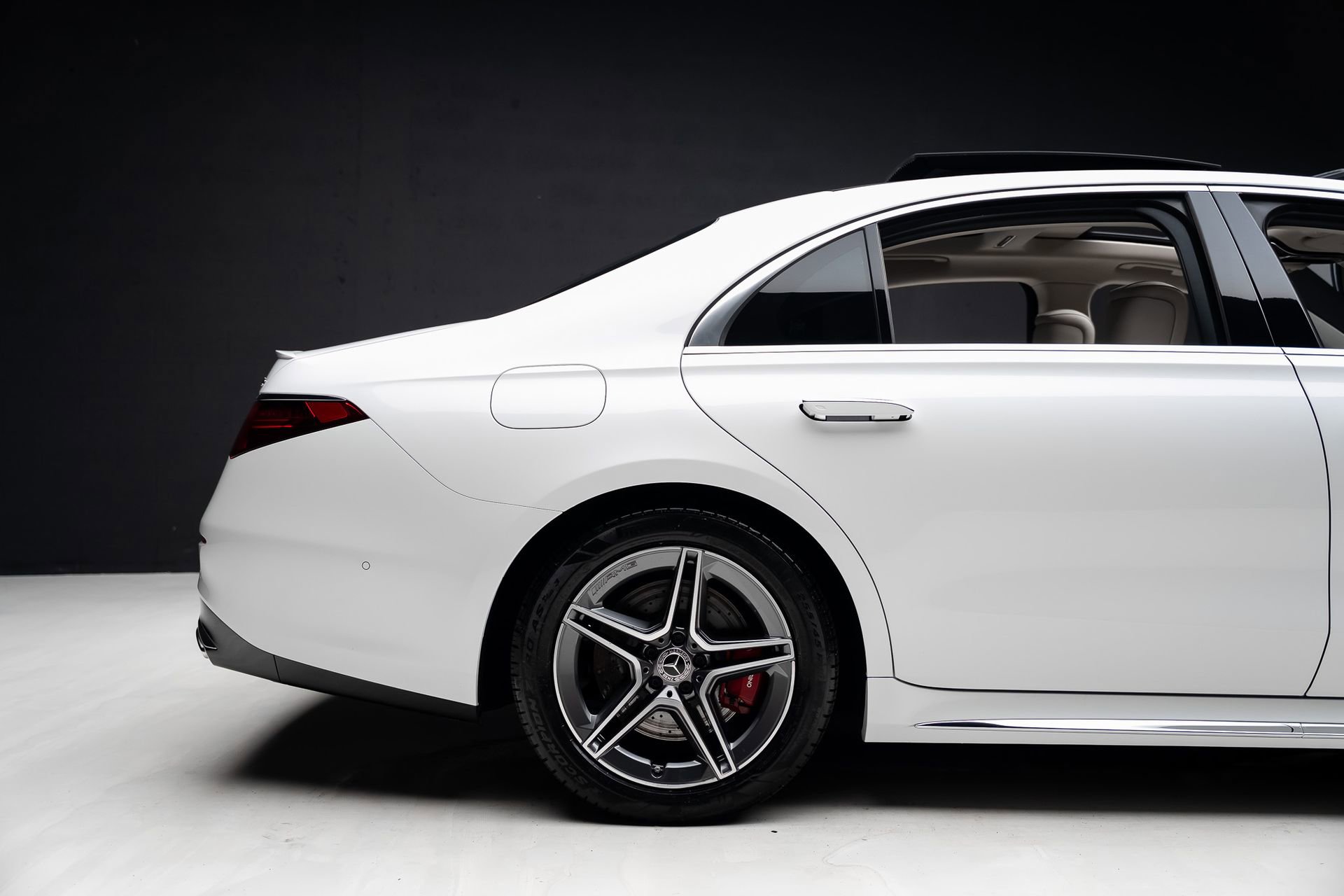 Used 2024 Mercedes-Benz S 580e 4MATIC Sedan w/ AMG Line image 37