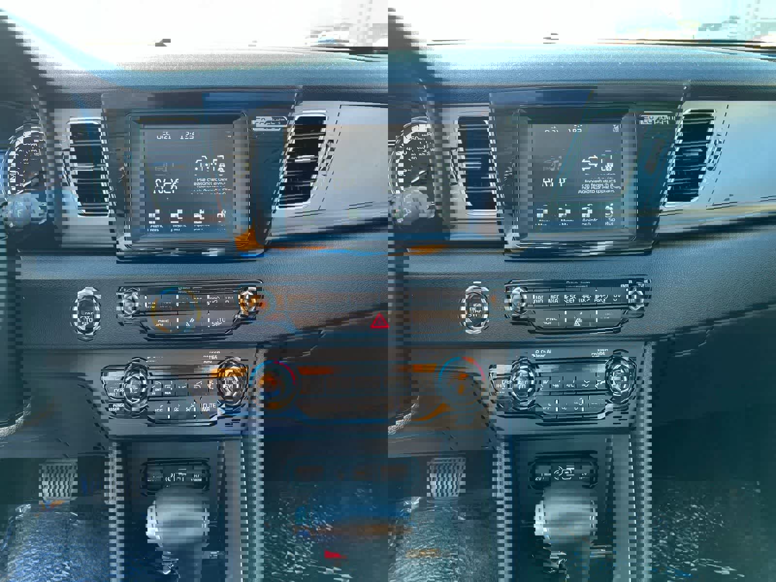 Used 2018 Kia Niro LX image 31