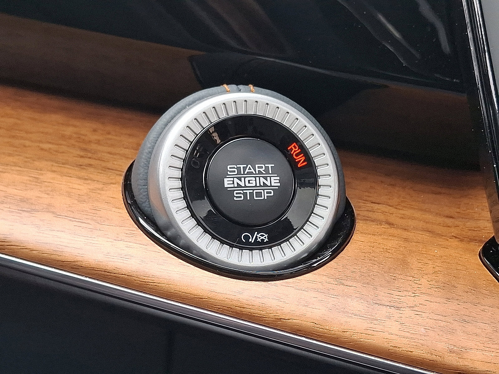 Used 2024 Jeep Grand Wagoneer Series III image 25