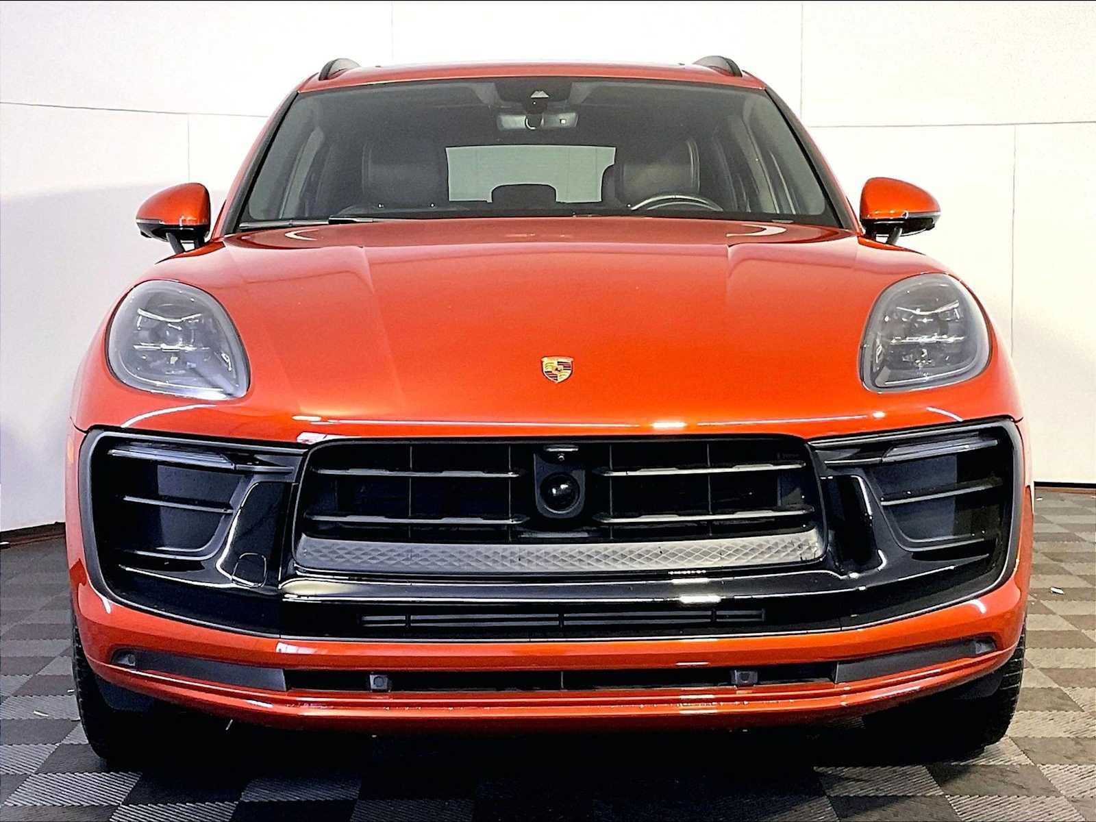 Certified 2024 Porsche Macan AWD/4WD image 10