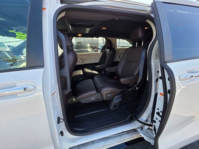 Used 2023 Toyota Sienna Platinum FWD image 10