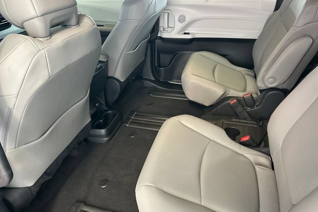 Certified 2026 Toyota Sienna XLE FWD image 16