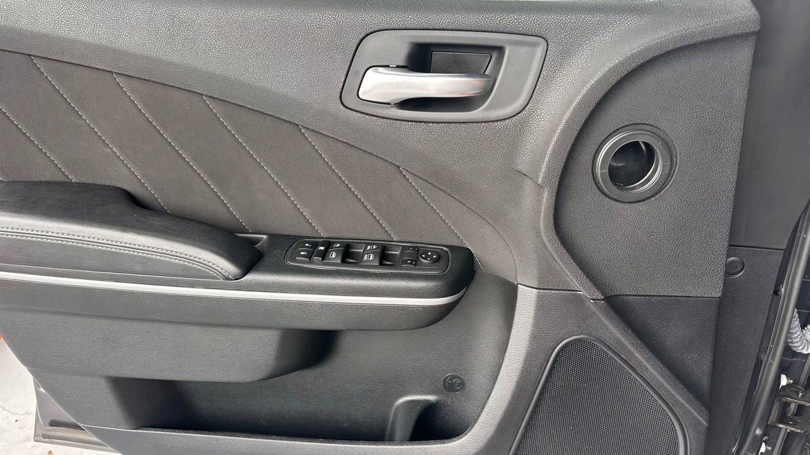 Used 2023 Dodge Charger SXT image 17