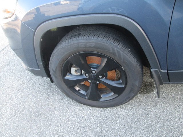 Used 2021 Jeep Cherokee Latitude AWD/4WD image 9
