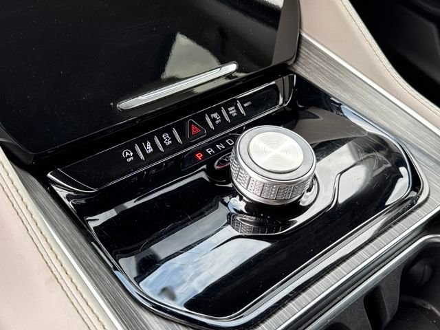 Used 2024 Jeep Wagoneer L Series II w/ Flexible Seating Group image 16