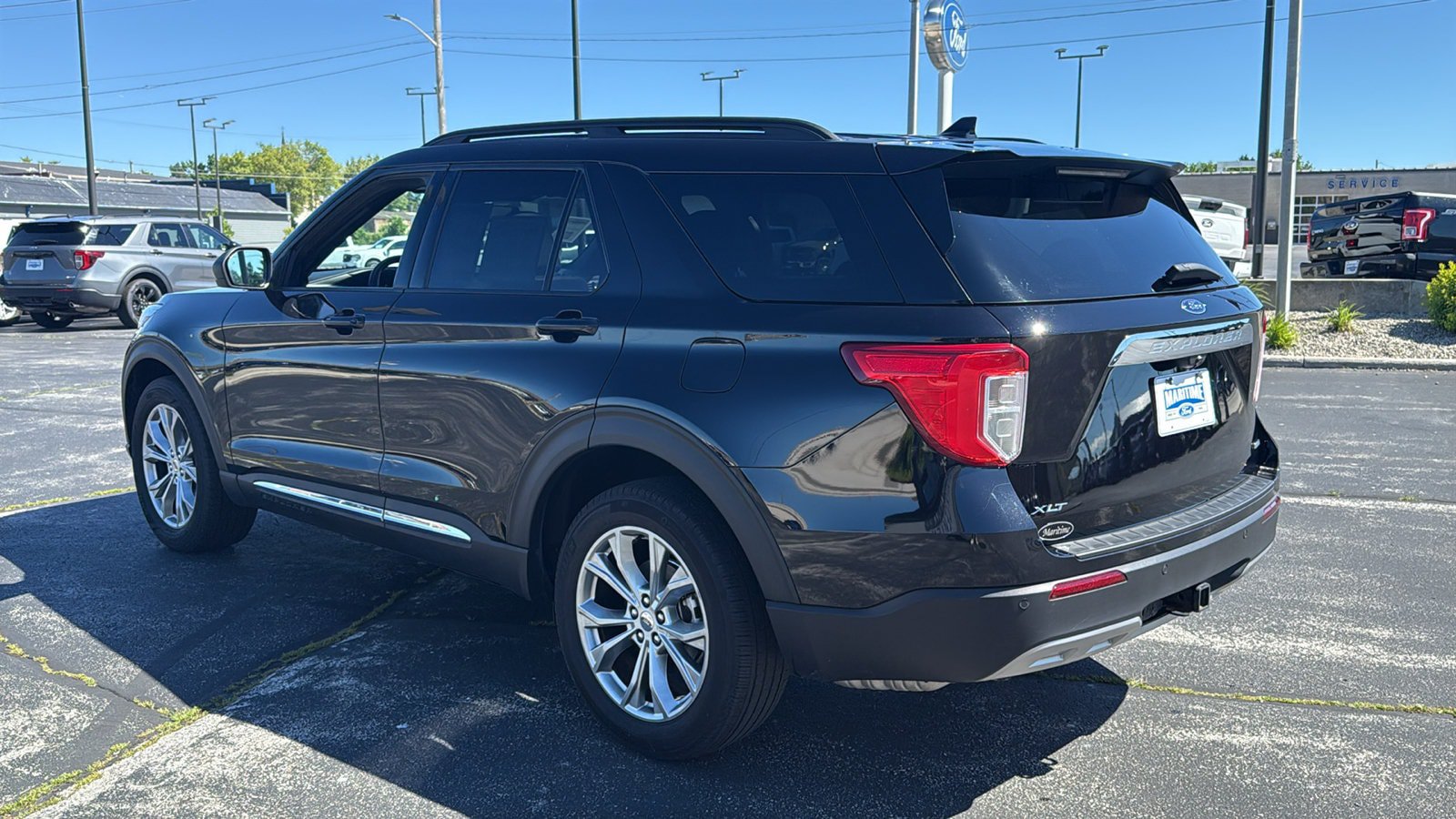 Used 2020 Ford Explorer XLT w/ Equipment Group 202A AWD/4WD image 6