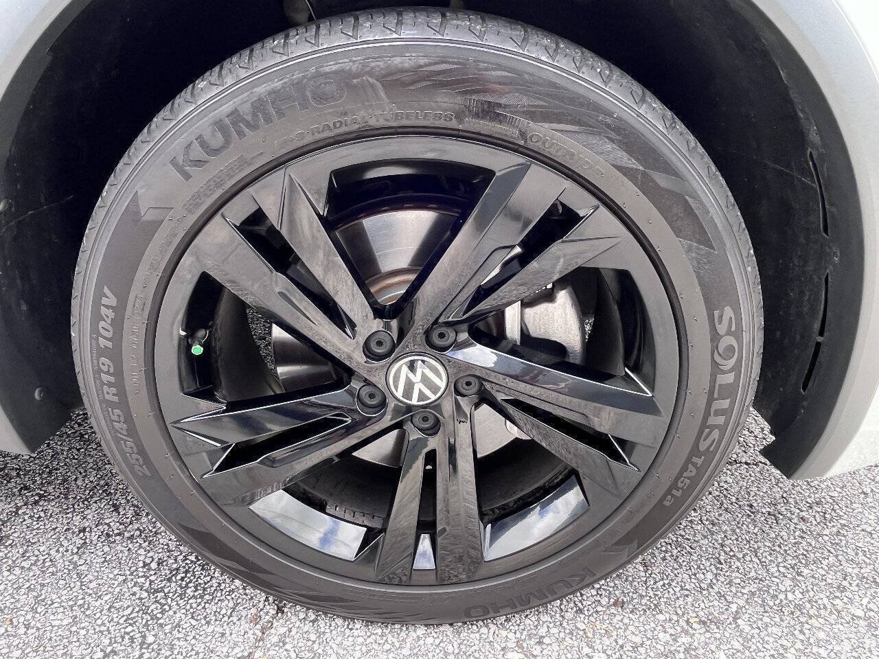 Used 2023 Volkswagen Tiguan SE R-Line FWD image 20