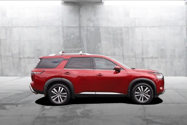 Certified 2023 Nissan Pathfinder Platinum w/ Black Appearance Package AWD/4WD image 5