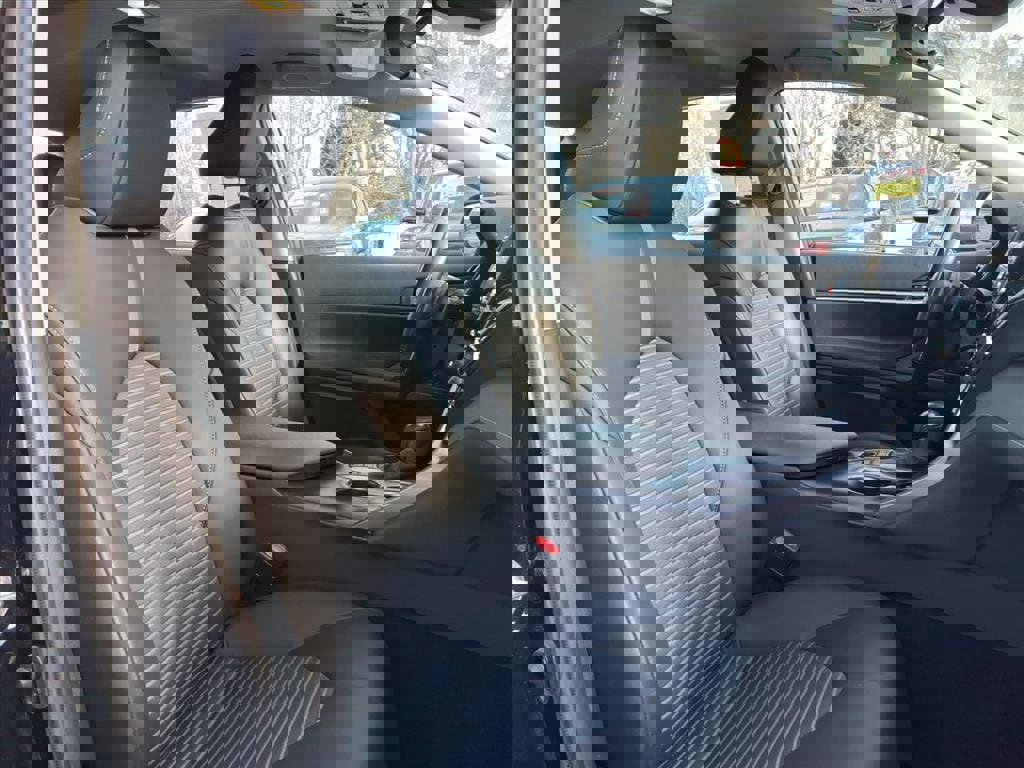 Used 2023 Toyota Camry SE image 10