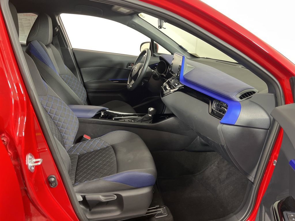 Used 2020 Toyota C-HR XLE image 5