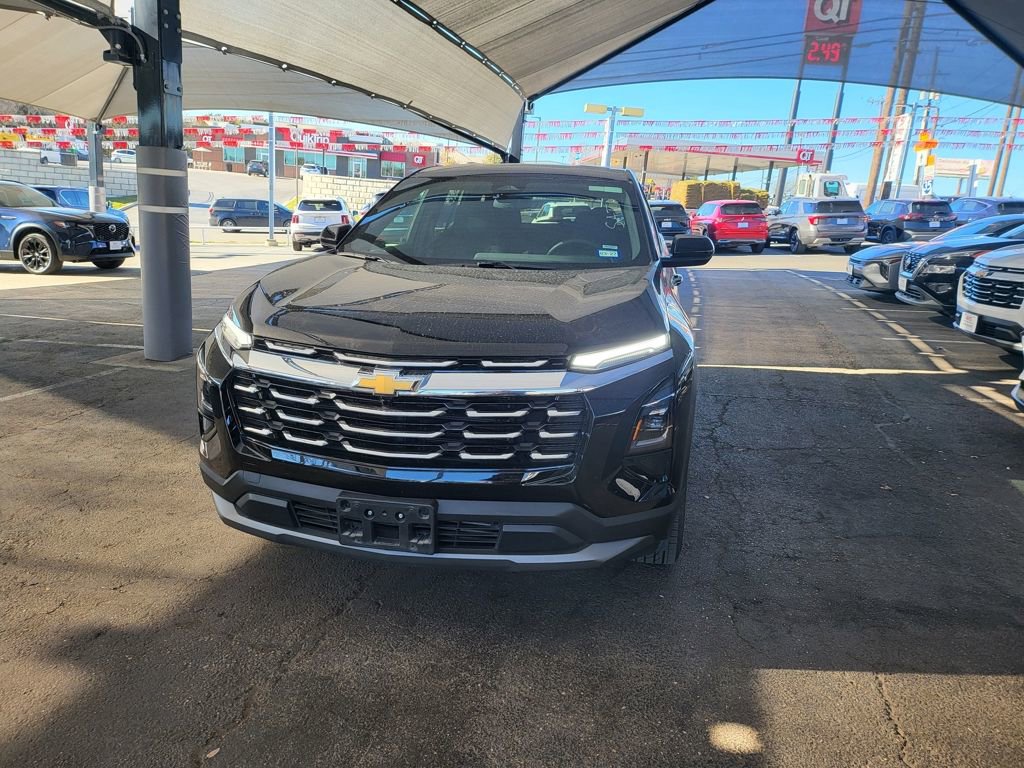 Used 2025 Chevrolet Equinox LT image 2