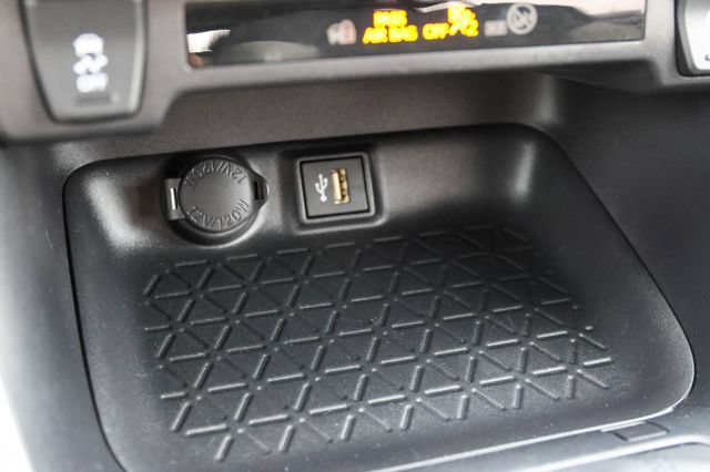 Used 2025 Toyota RAV4 XLE FWD image 40