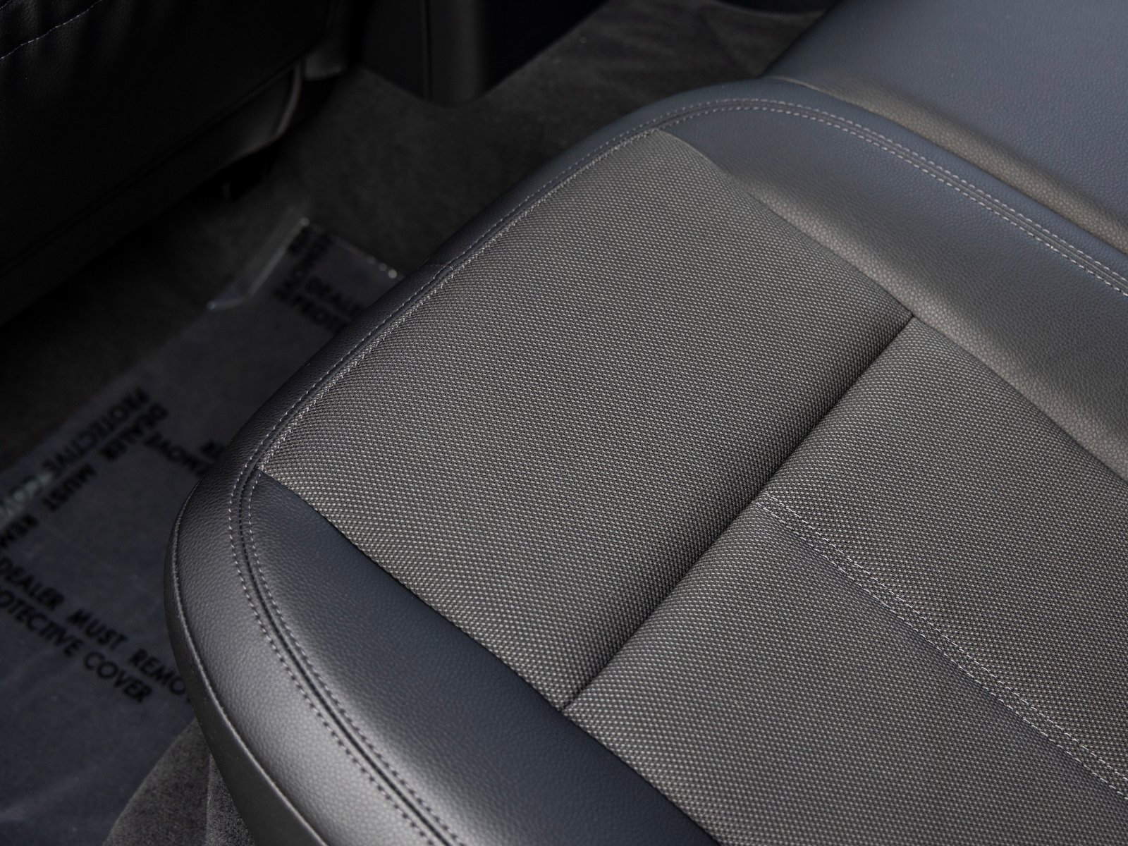 Certified 2025 Porsche Macan image 38