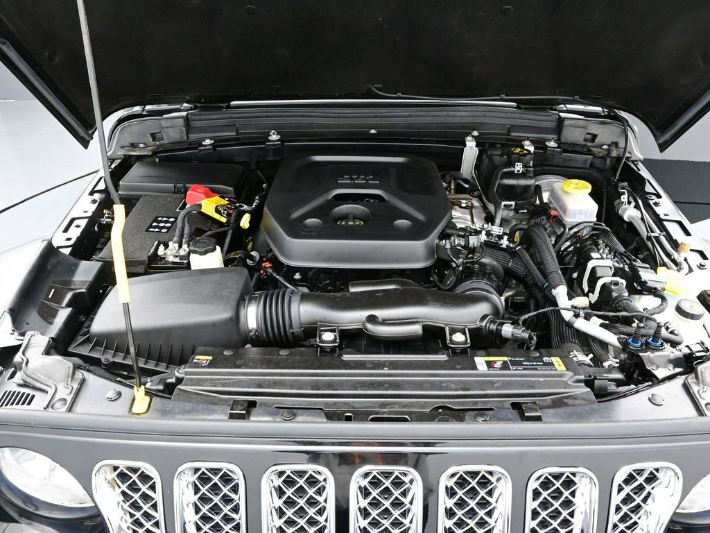 Used 2025 Jeep Wrangler Sahara image 12