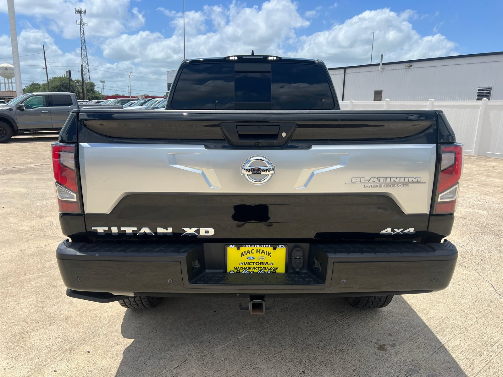 Used 2022 Nissan Titan Platinum Reserve w/ Moonroof Package AWD/4WD image 4