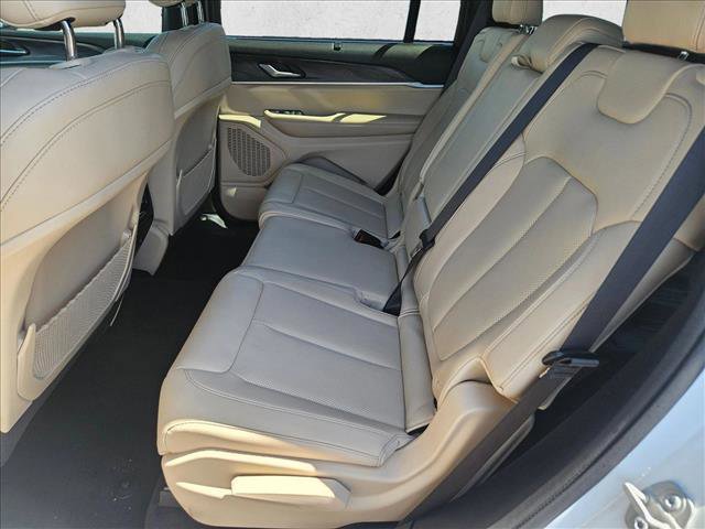 Used 2023 Jeep Grand Cherokee L Limited w/ Luxury Tech Group II AWD/4WD image 19