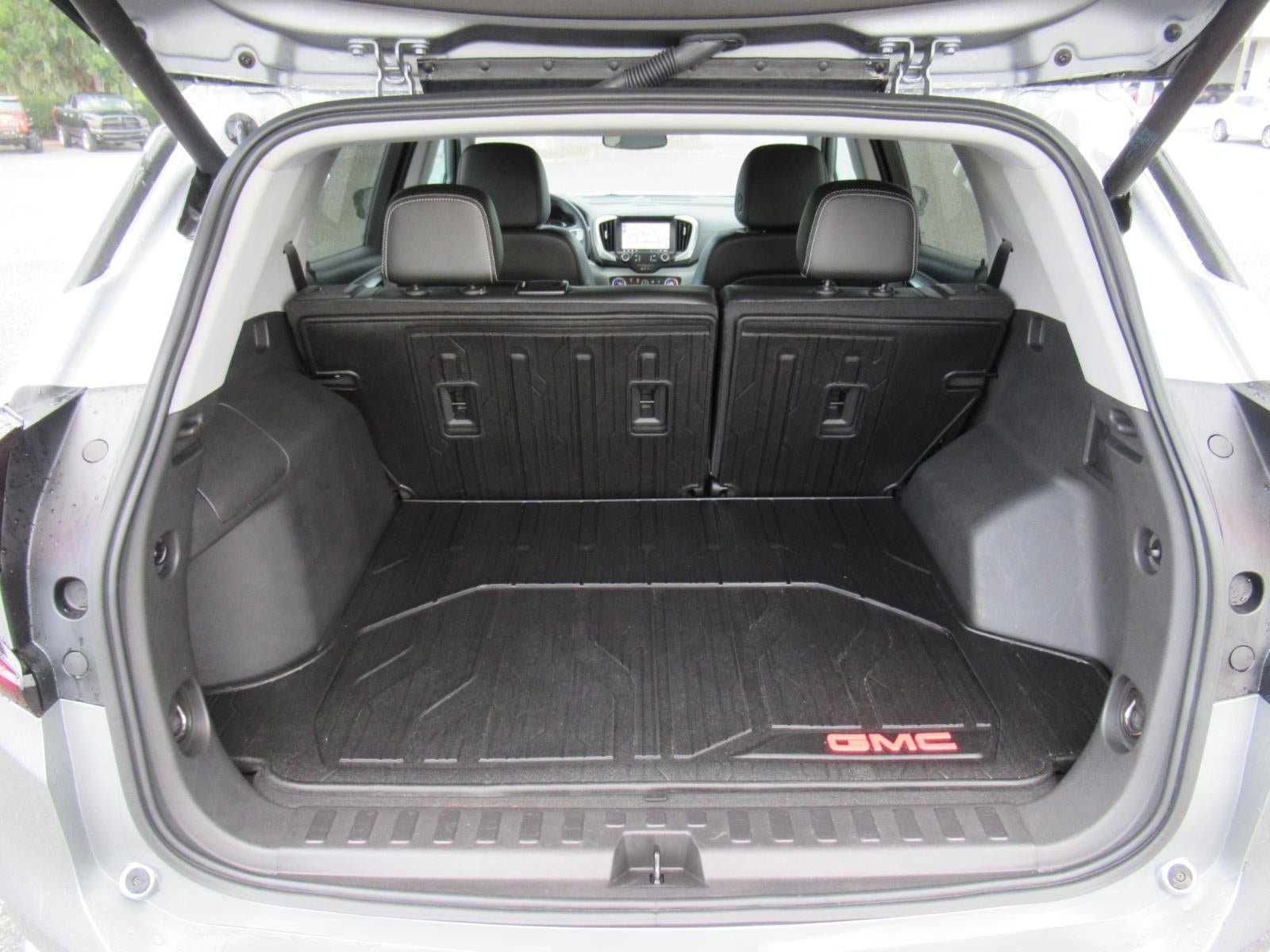 Used 2024 GMC Terrain SLT w/ Infotainment Package II FWD image 35