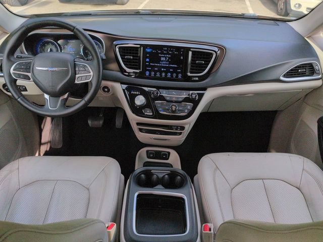 Used 2017 Chrysler Pacifica Touring-L Plus w/ Tire & Wheel Group FWD image 15