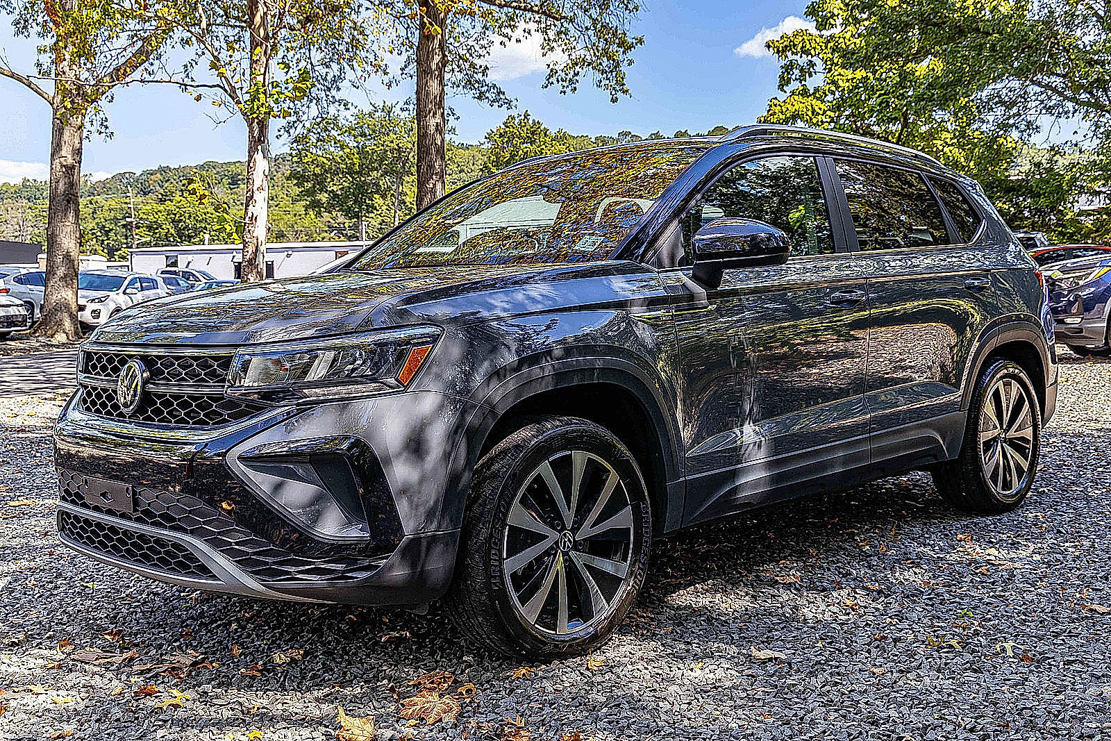 Used 2023 Volkswagen Taos SE w/ Panoramic Sunroof Package image 3