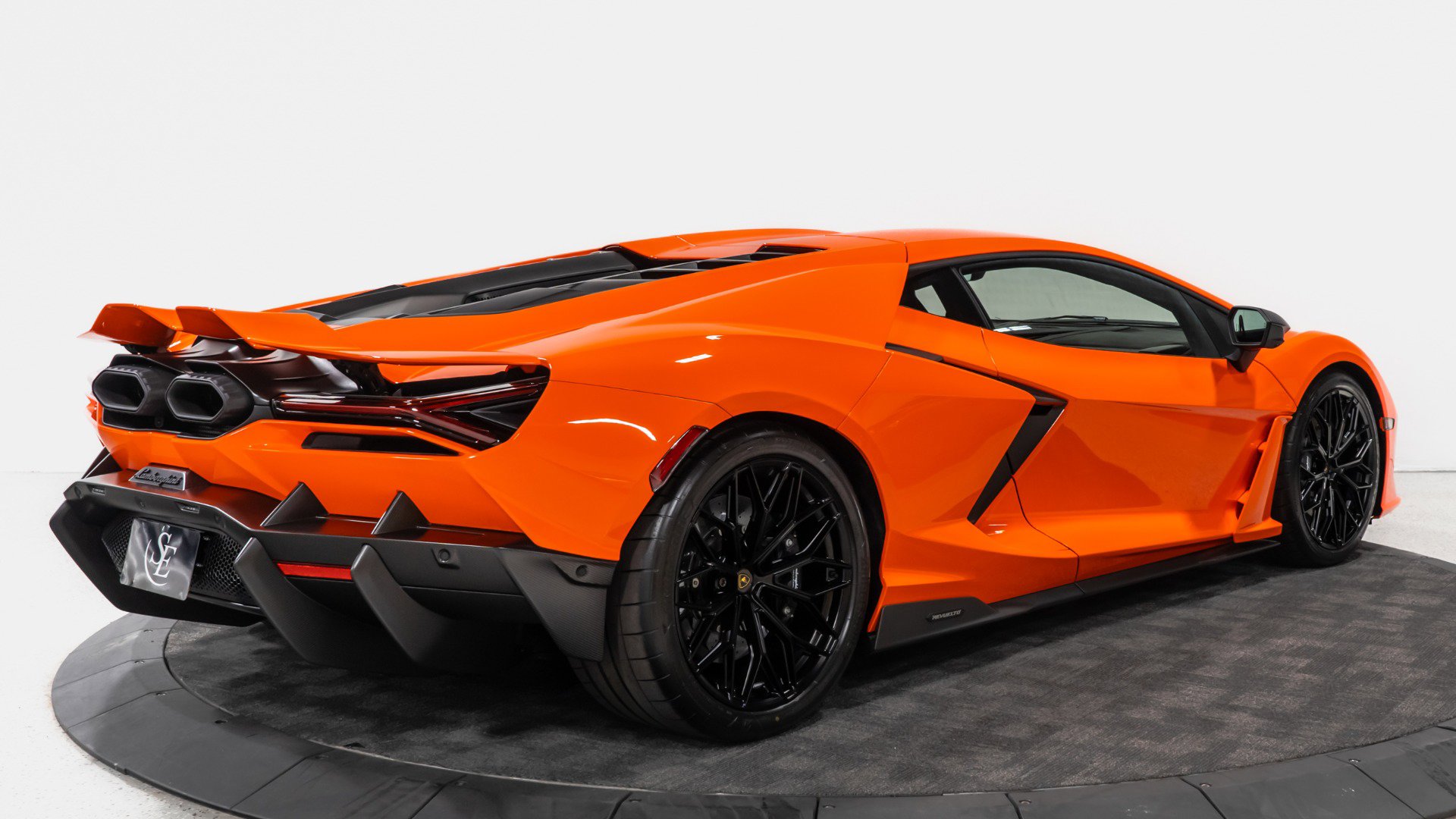 Used 2025 Lamborghini Revuelto image 9