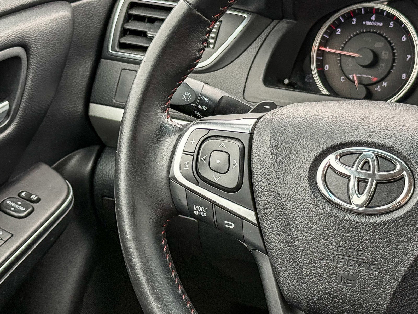 Used 2016 Toyota Camry SE image 17