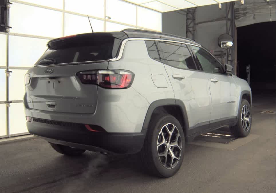 Used 2024 Jeep Compass Limited w/ Sun and Sound Group AWD/4WD image 5