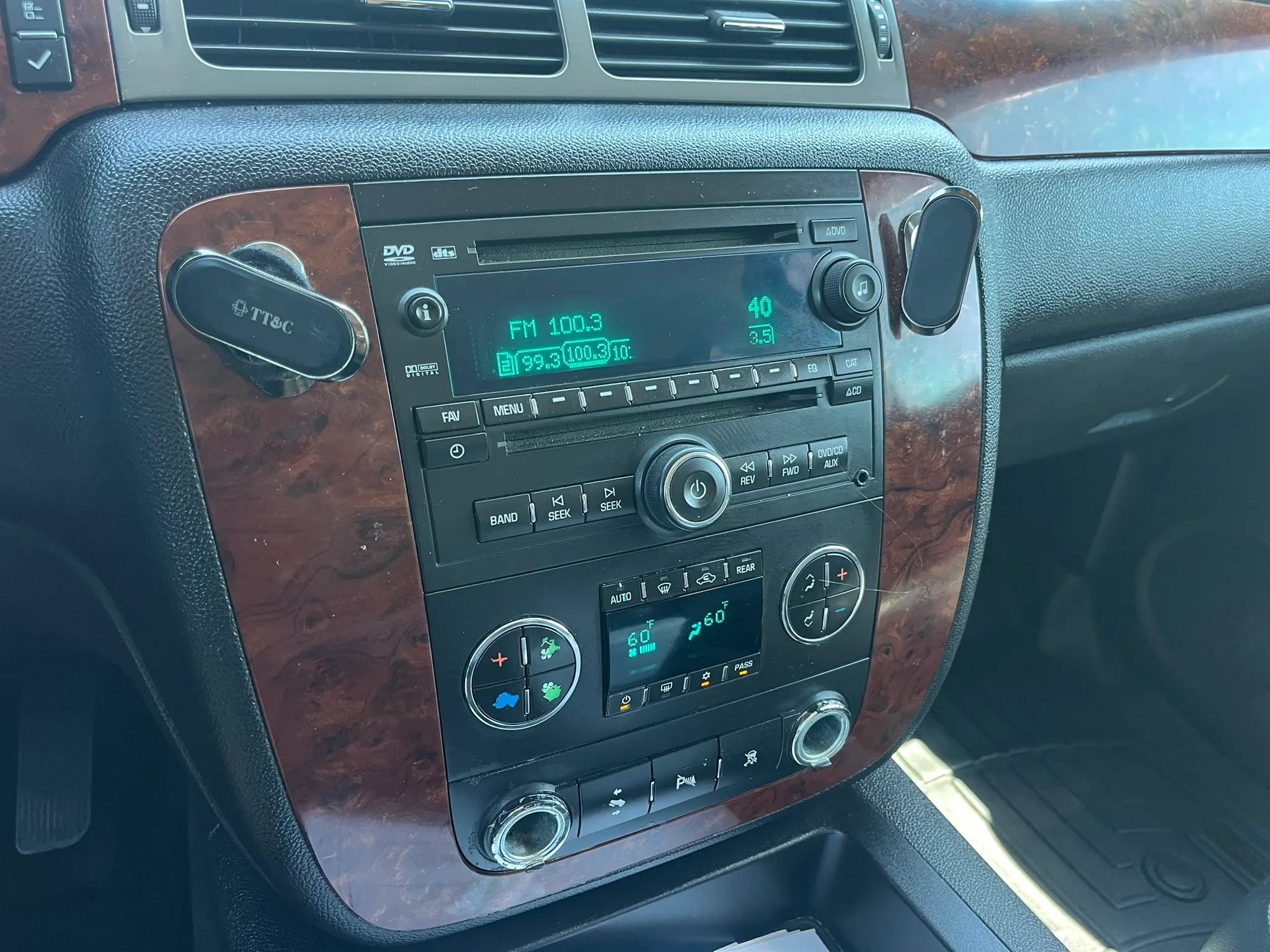 Used 2009 Chevrolet Suburban LT AWD/4WD image 18