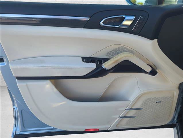 Used 2017 Porsche Cayenne GTS image 7