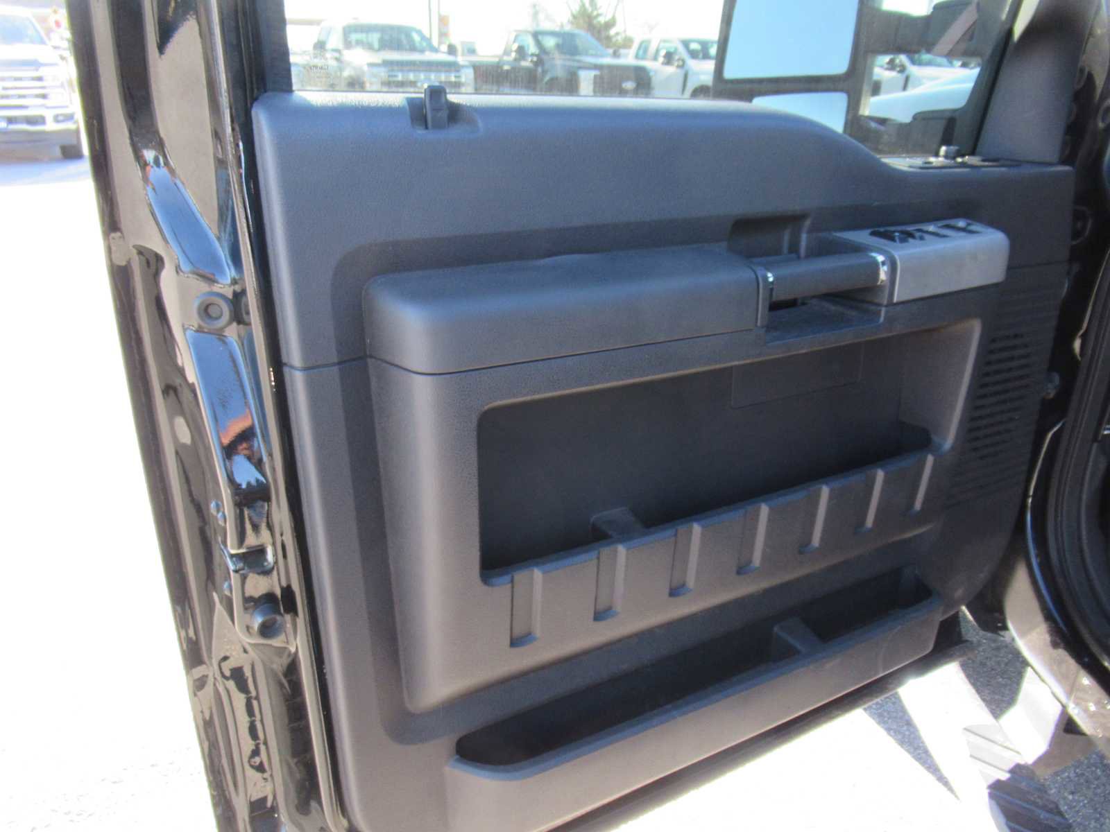 Used 2016 Ford F350 Lariat w/ Lariat Interior Package image 14