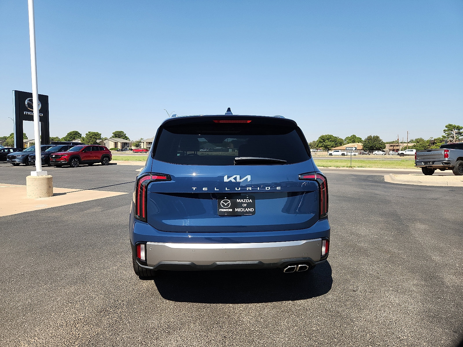 Used 2025 Kia Telluride EX w/ EX Captain's Chair Package image 6