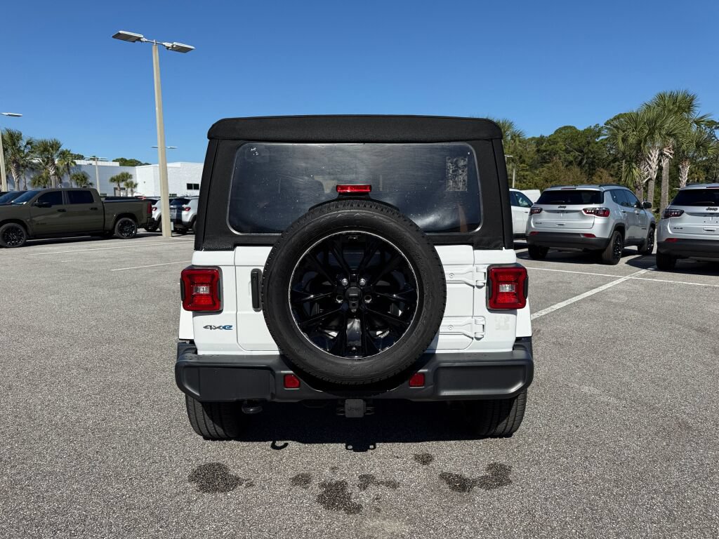 Used 2021 Jeep Wrangler Unlimited Sahara AWD/4WD image 4
