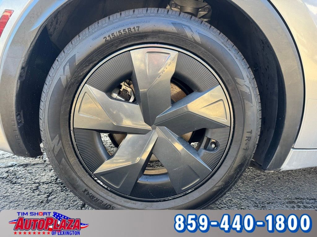 Used 2024 Toyota Prius LE image 11