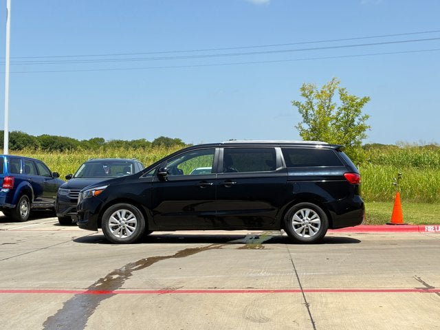 Used 2016 Kia Sedona LX w/ Option Group 020 FWD image 3