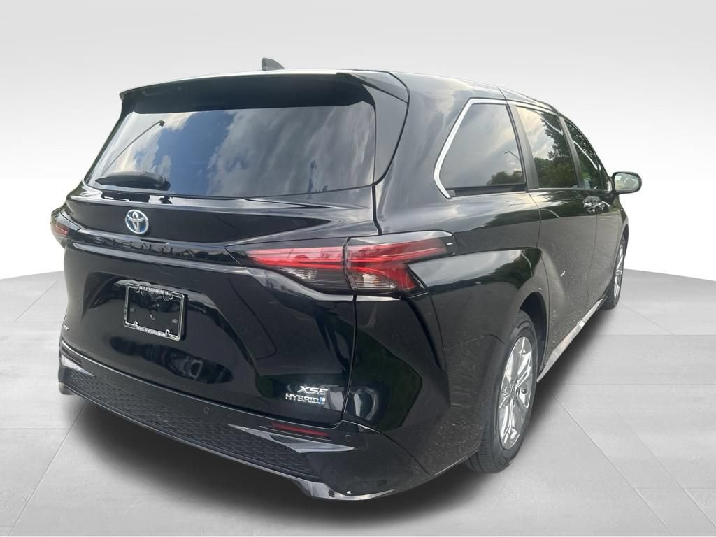 Certified 2023 Toyota Sienna XSE AWD/4WD image 5