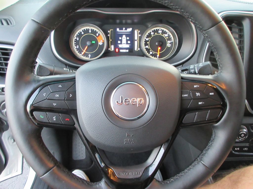 Used 2021 Jeep Cherokee Latitude Plus AWD/4WD image 23