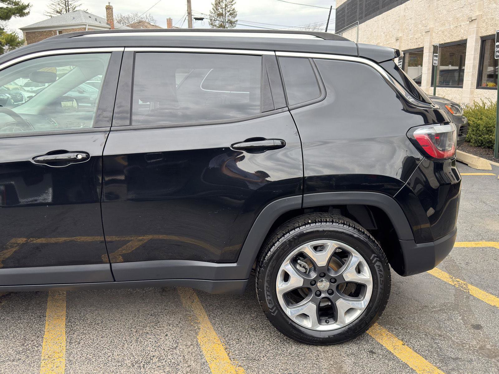 Used 2018 Jeep Compass Limited w/ Navigation Group image 3
