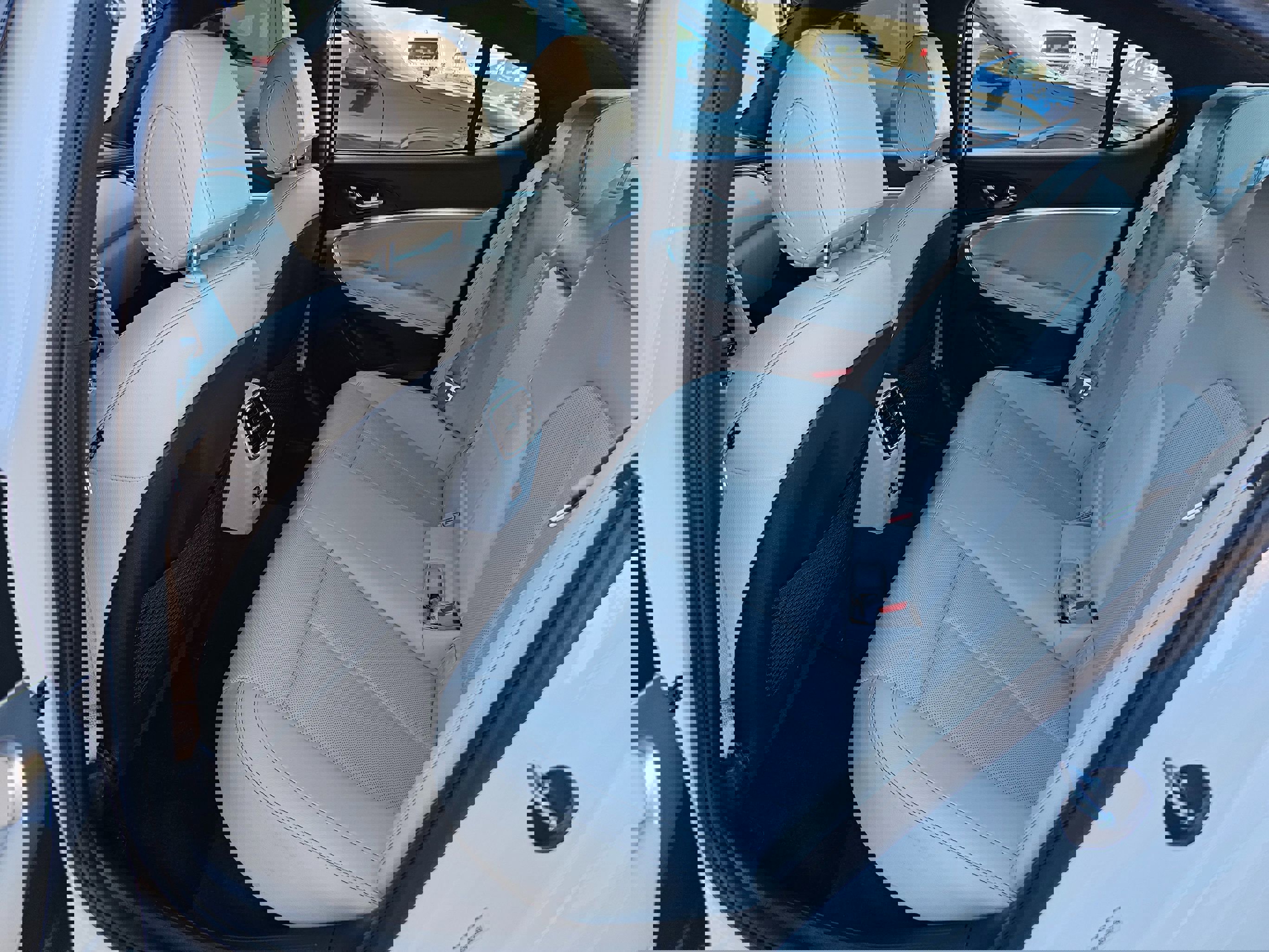 Used 2025 Genesis G70 2.5T image 18