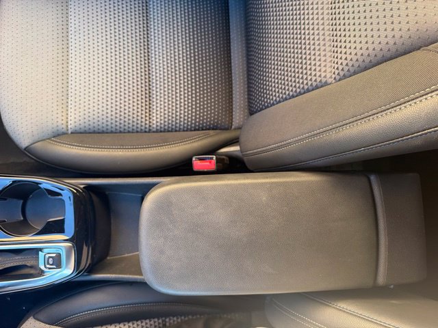 Used 2025 Chevrolet Trax LT FWD image 32