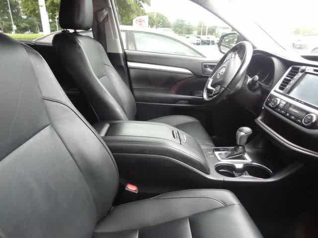 Used 2019 Toyota Highlander XLE FWD image 15