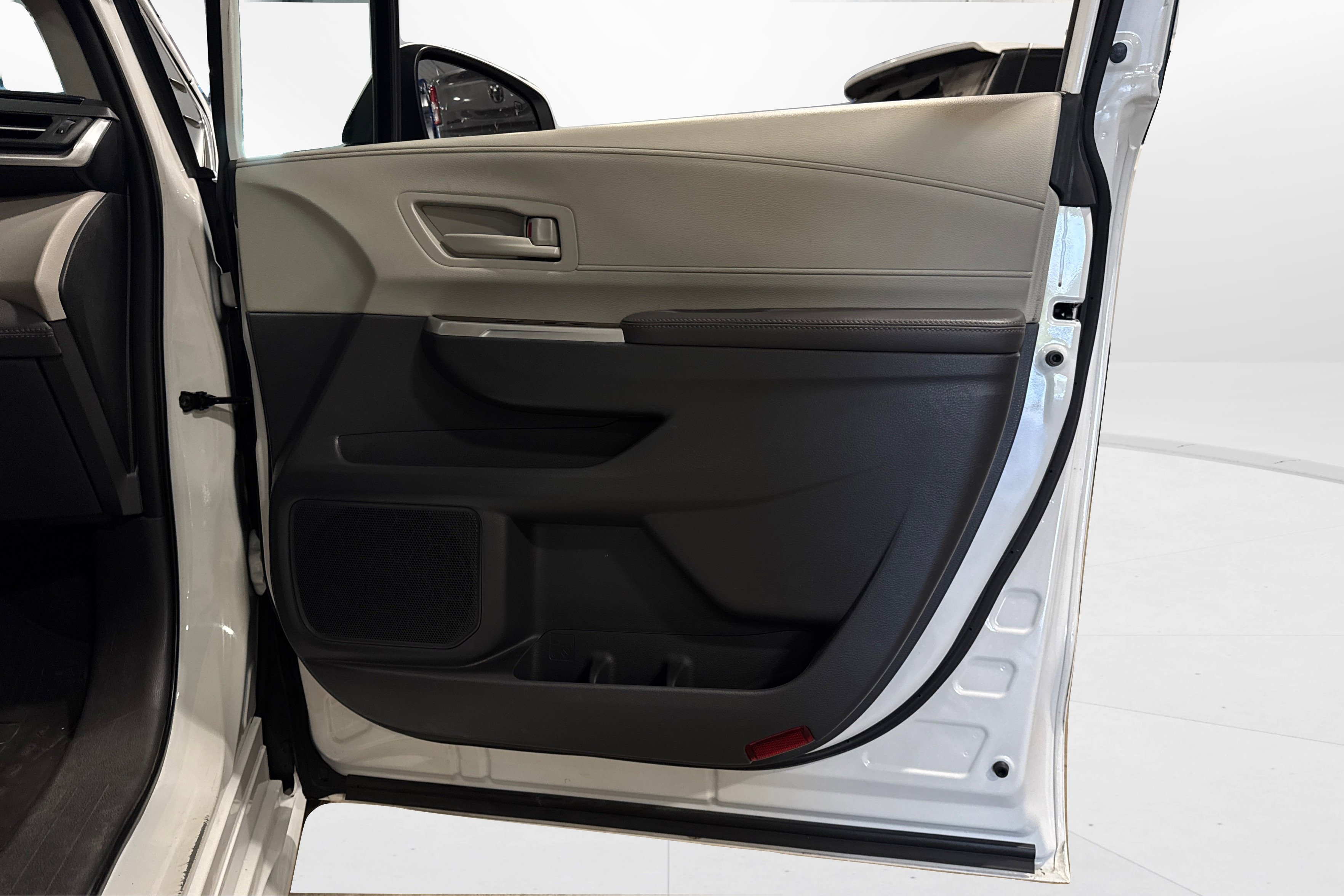 Used 2024 Toyota Sienna LE image 41