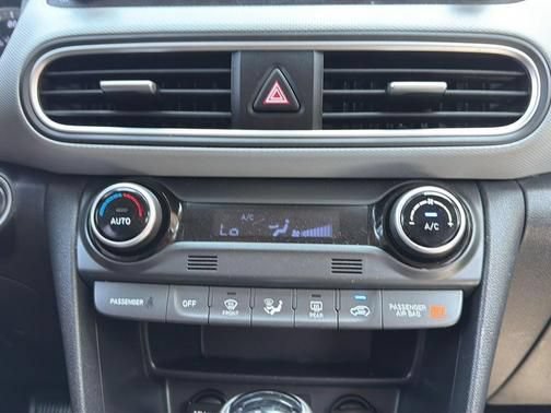 Used 2018 Hyundai Kona Limited AWD/4WD image 17