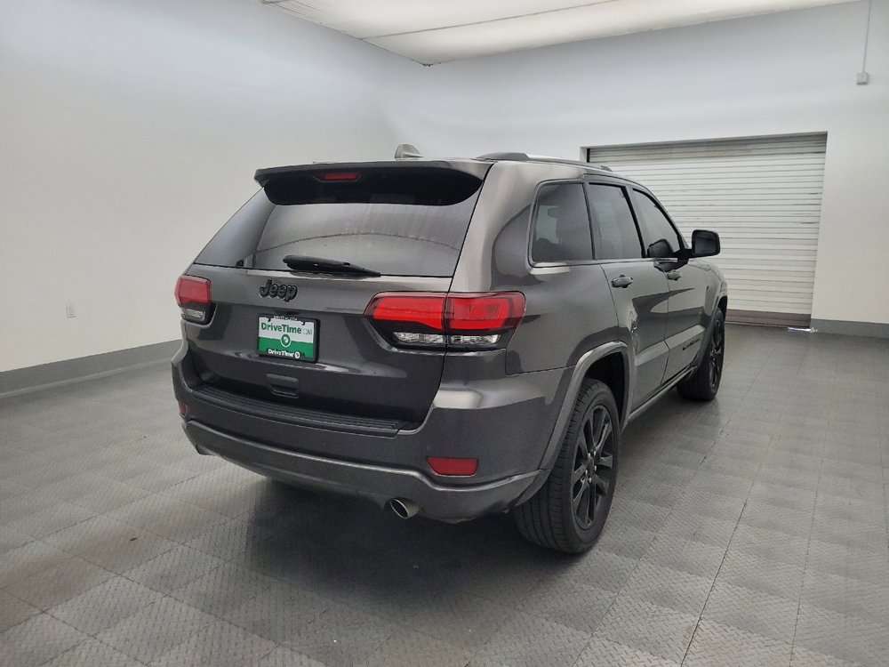 Used 2018 Jeep Grand Cherokee Altitude RWD image 9