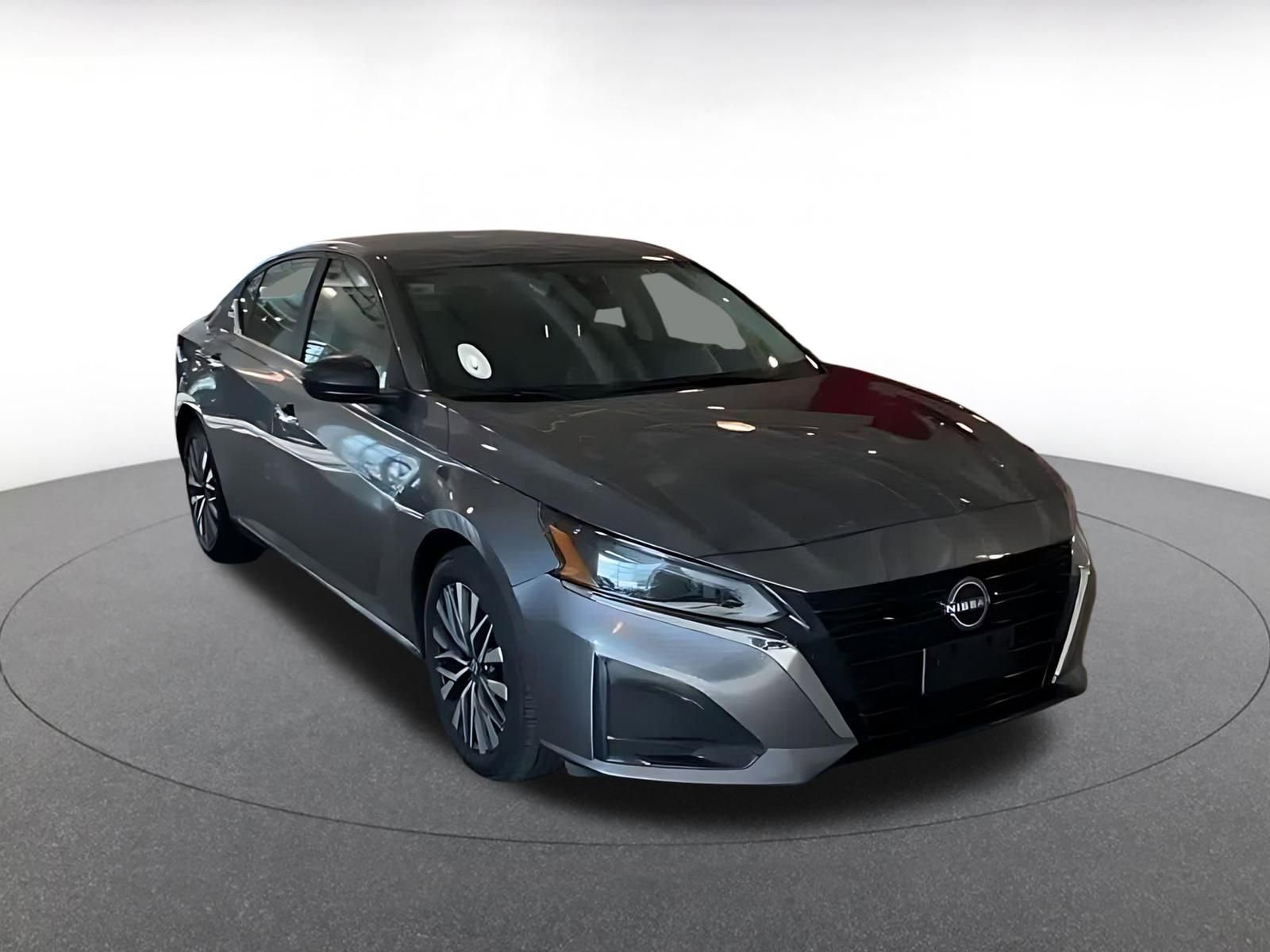 Used 2025 Nissan Altima 2.5 SV image 3