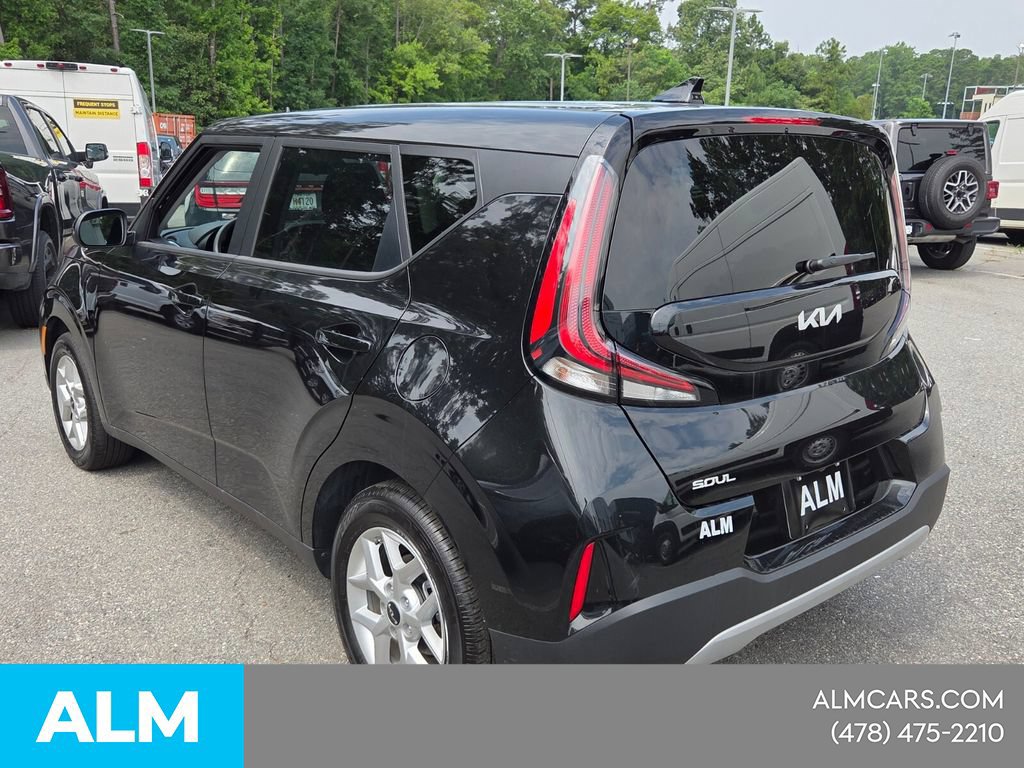 Used 2025 Kia Soul LX w/ LX Technology Package FWD image 10