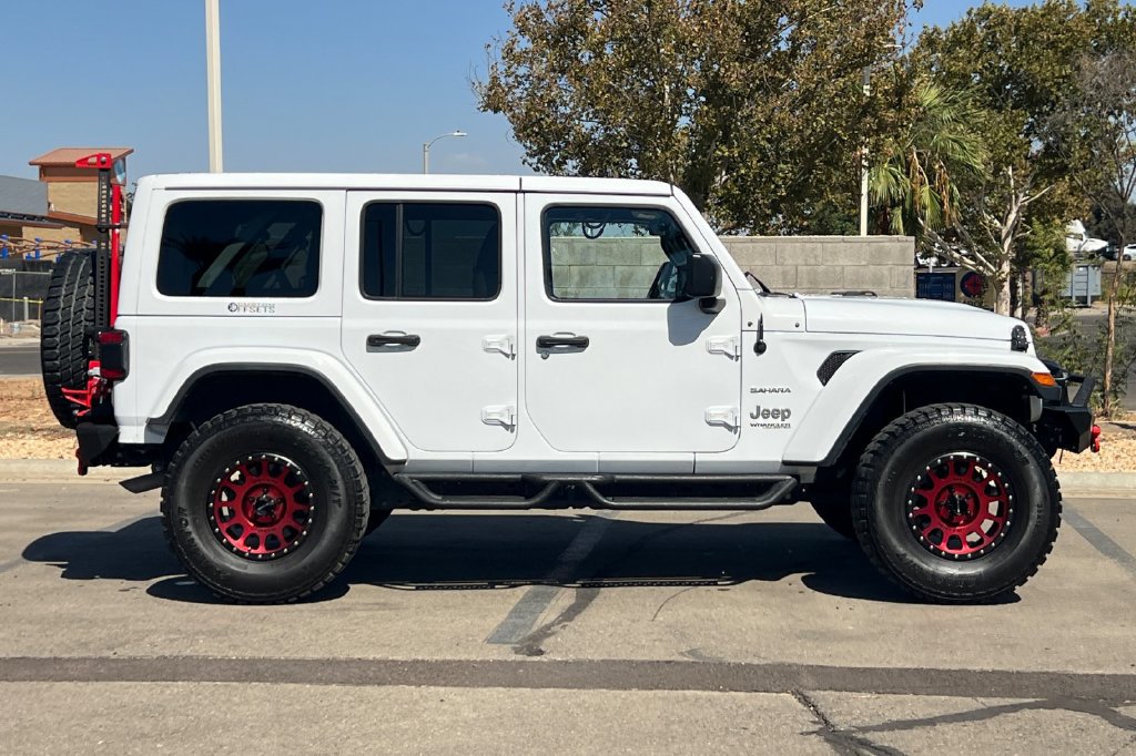 Used 2018 Jeep Wrangler Unlimited Sahara AWD/4WD image 3