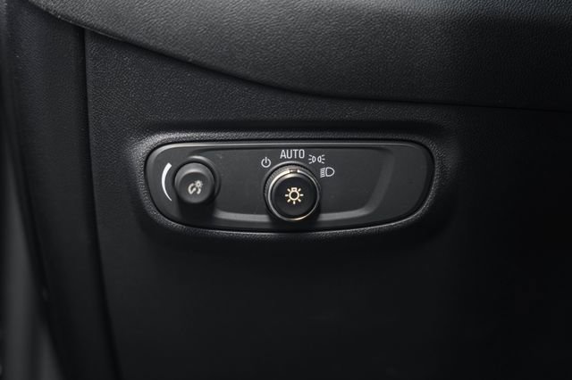 Used 2023 Chevrolet Equinox LT image 46