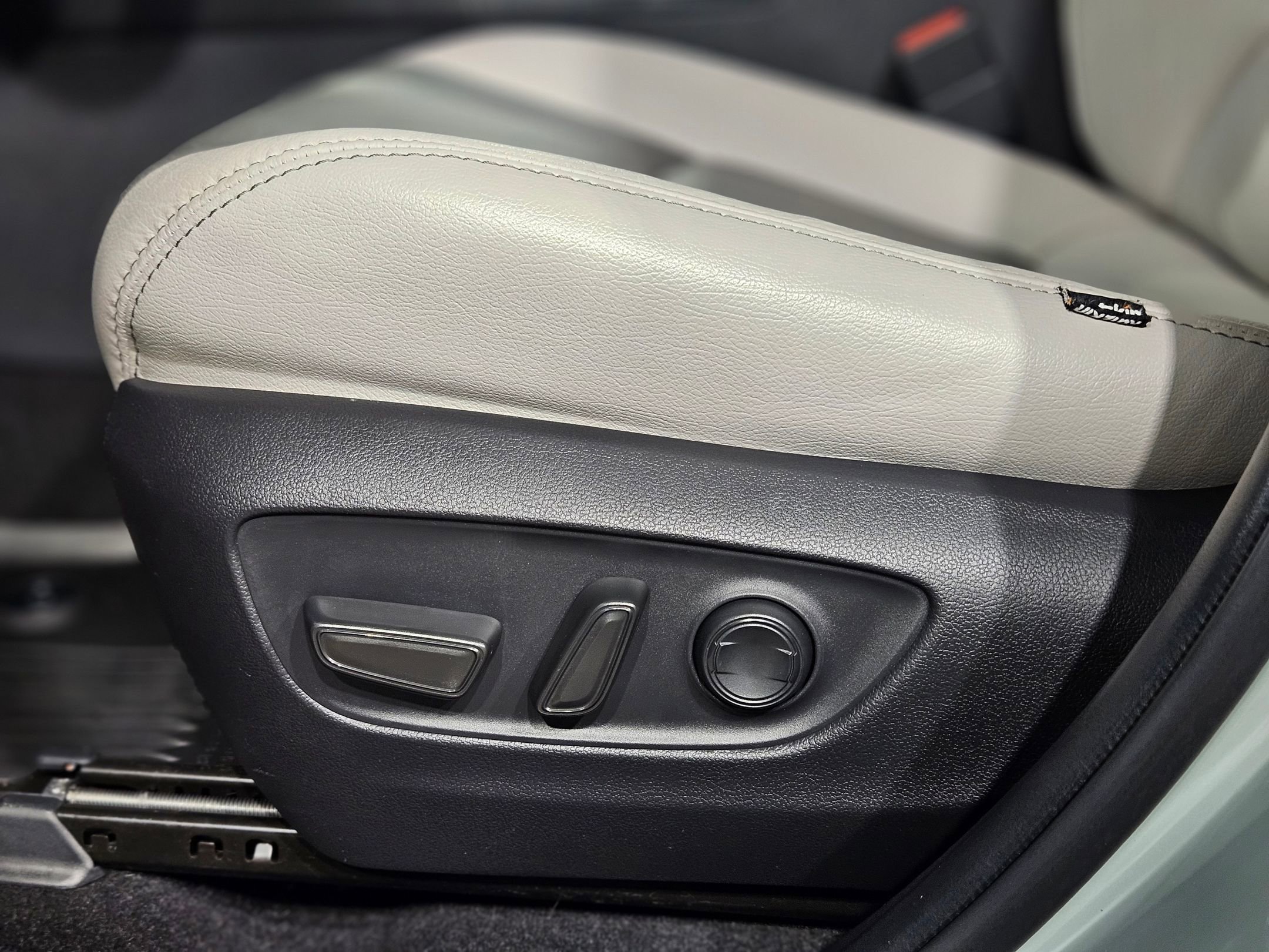 Used 2023 Toyota RAV4 XLE image 23