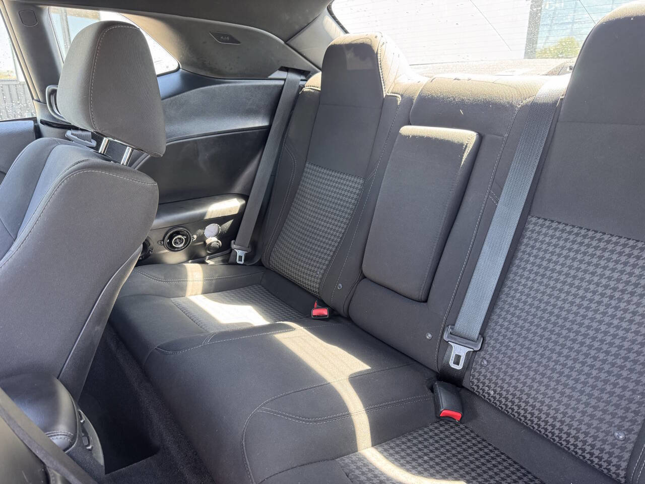 Used 2016 Dodge Challenger SXT image 19